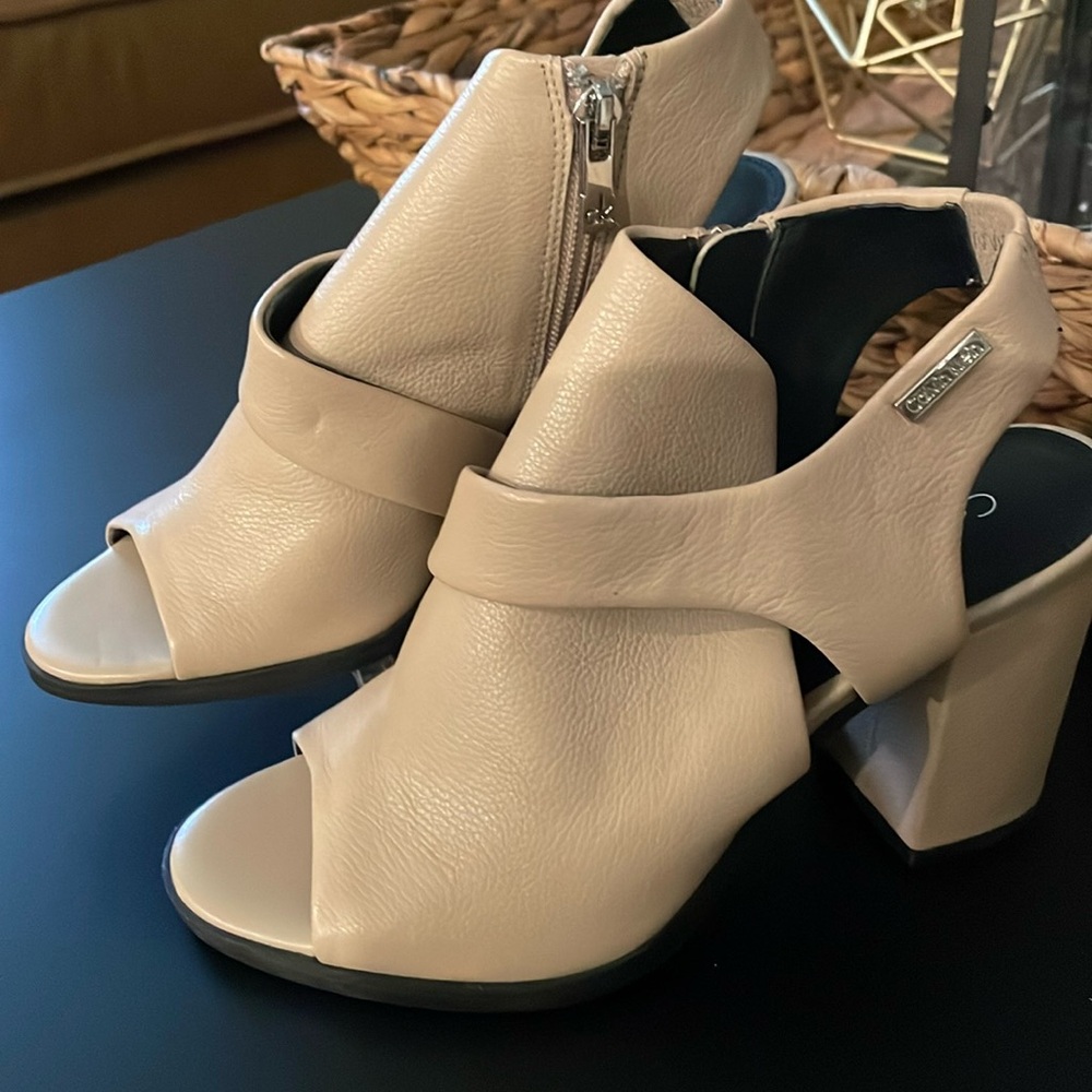 Calvin Klein Ellcia Tan Leather Sexy Peep-Toe Slingback Women’s Shoes Size 5
